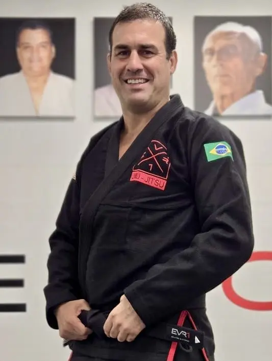 Professor Luiz Fernandes in a black EVR1 gi with a Brazilian flag patch